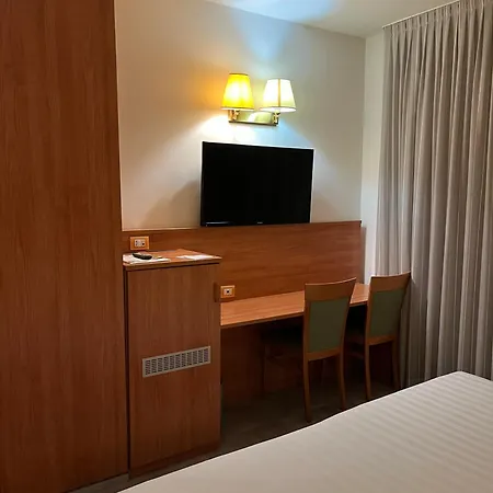 Re Hotel 3*